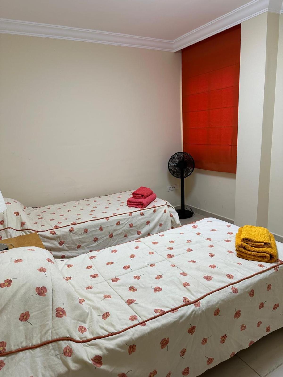 33 Pleasures Del Duque Apartment 아데제 외부 사진